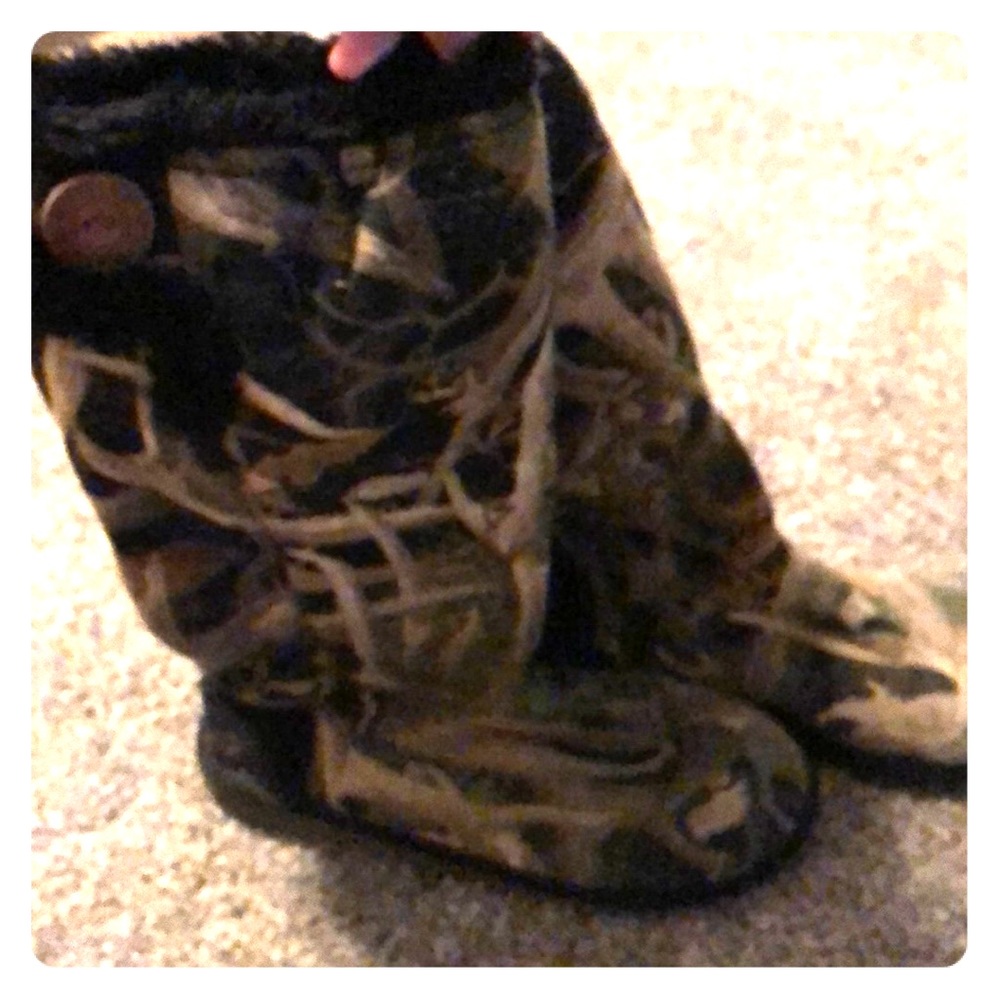Muk fur boots